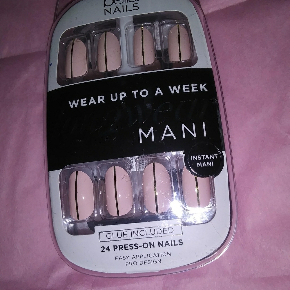 Pretty press on nails